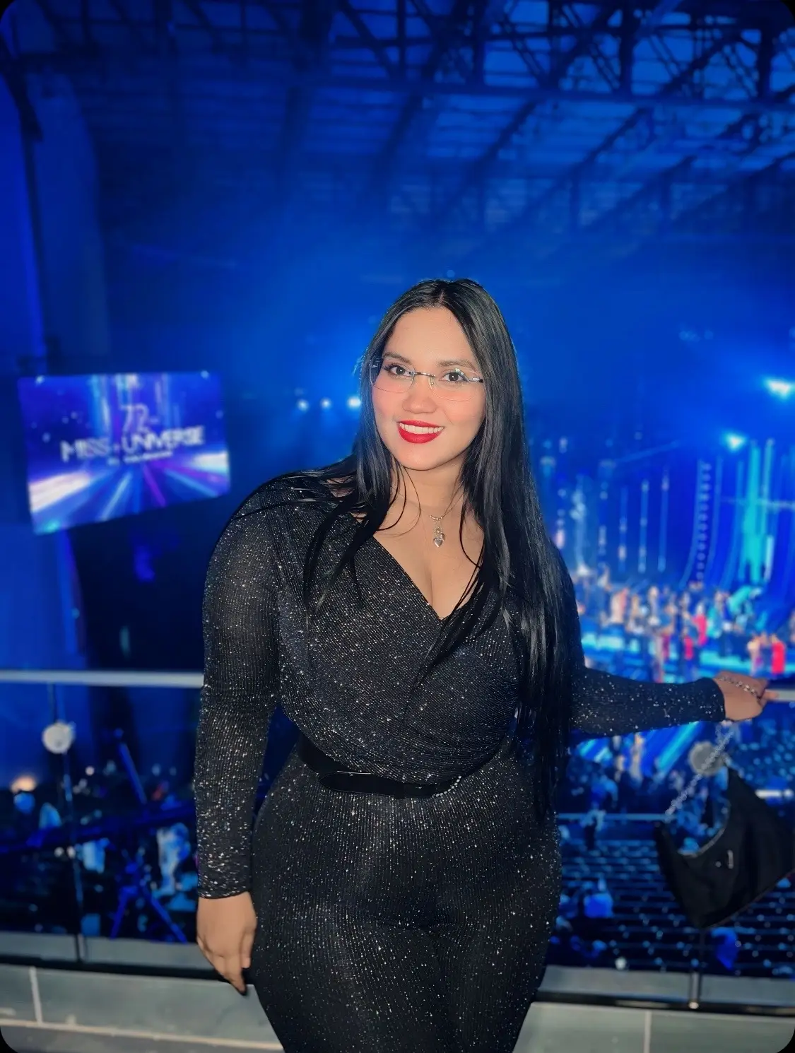 Los quiero besar, los quiero curar 💙🥀🦋 #curvyfashion #curvytiktok #gyat #cinturapequeña #curvy #curves #latina #cabellolargo #elsalvador #salvadoreña #alice #alicemadnessreturns 