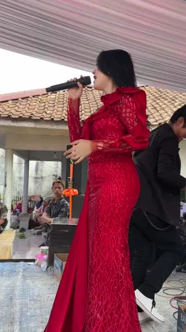 Masih dengan lagu kebangsaan 🔥🤪 #mendua #biduandangdut #biduankampung #rismanirmala #videoviral #soundviral #lagitrending #laguviral #fyp 