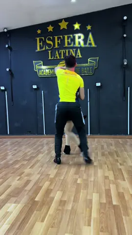 🇨🇴en colombia se goza la victoria 💛#salsa #colombia #dance #viral #fyp #popular #colombiano #latino 