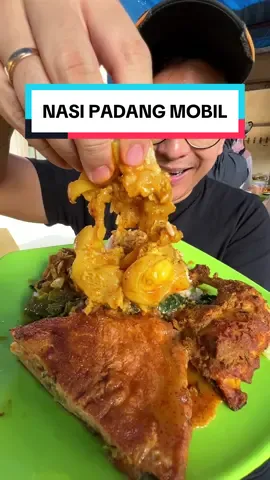 Jualan Nasi Padang didalam mobil bisa serame ini??? . . #fyp #serunyakuliner #kulinerindonesia #jelajahkuliner2 #kulinerjakarta #longervideos #nasipadang #kulinerjakartabarat 