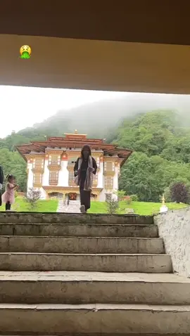 ,#dzongkhasong #slowmotion #dzongkhasong🇧🇹 #dresel #temple 