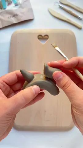 how to make a fox 🦊 this can be applied for any four legged critter! Just change the head and the tail and voila! an easy clay diy ✨  made by our feelin foxy @Chelsea Morgan Art 🔥 #clay #pottery #athomepottery #diyclayinspo #howtoclay #diyclayideas #clayinspo #potteryinspo #handmadeceramics  #easyclaydiy #diygiftideas #diyfox #fox #diygifts #crockd