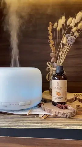 Tên tiếng Việt: Tinh dầu Cam ngọt. Tên Tiếng Anh: Sweet Orange Essential Oil. Xuất xứ: Ấn Độ. Nhà nhập khẩu: Noison. Chiết xuất từ: Vỏ cam ngọt. Thành phần: Limonene. Mùi hương: dịu mát, ngọt ngào. #noison #tinhdauthiennhien #tinhdaucam #camngot #tinhdauthom #tinhdauthomphong #tinhdauspa #khumui #thugian