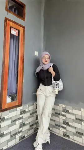 [Outfit Simple]🎀🤍🎀|| •Cargo versi murce cuma 70k 😍|| •Note bbtb 50kg/153cm ❤️‍🔥|| •SPIL TERLENGKAP👌🏻 #OOTD #ootdfashion #ootdhijabstyle #celanacargo #cargojeans 