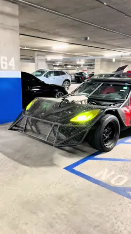 They tried to car jack madmaxc7 while we were driving near venice beach. Then tried to cut off the cyber truck and enter it….#car #reels #truck 