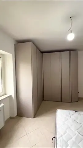 🛏️ Trasforma la tua camera da letto con l'eleganza e la funzionalità di Orme Collection! ✨ Armadio ad angolo in tortora con anta Virgo ossidata.  ✨ Comodini e settimini Virgo in melaminico ossidato.  ✨ Letto Loge con contenitore per spazio extra. Un mix perfetto di stile e praticità!  Contattaci: ☎️ 0775 308910 ✉️ Info@mobilirenzi.it 📍Siamo in: Via Maria Castelmassimo 270, Veroli  #MobiliRenzi #Arredamentocasa #frosinonearredamento #arredamentofrosinone #arredamentopersonalizzato #allestimentocasa  #OrmeCollection #DesignFunzionale #CameraDaLetto 