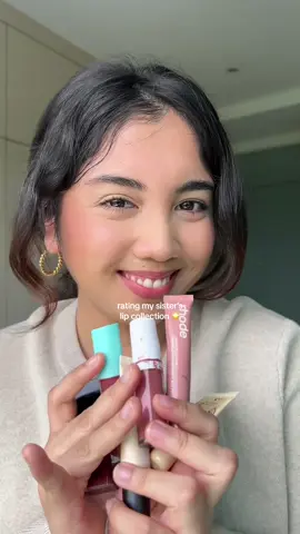 rating my younger sister’s lip collection 🤫💄 #lipstick #lipstickcollection #lipgloss #lipswatches #lipsticktrend #lipsticktutorial #lipglosspoppin #lipstickmalaysia #rhodeskin #rhodeliptreatment #velvetvanity @VelvetVanity @chucks.co 