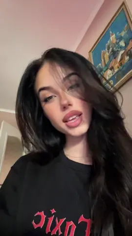 Messy hair a baggy t-shirt and a full face is such a serve honestly. Either way I love this shirt aaaaand im off to work #fyp #fy #fypツ 