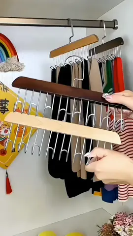 The eight-hook hanger can store 8 pieces of underwear or suspenders at the same time, and it is easy to take them out. #Good things recommended#Eight-hook hanger