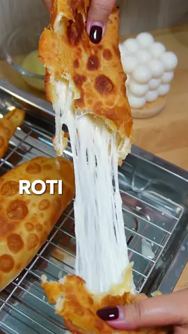 Bikin roti tapi di tiup??! Chebureki roti ala Rusia😋 tapi tenang bahan & cara bikinnya gampang kok👍  Full resepnya disini🧕🏻⬇️ BAHAN ADONAN: • Tepung terigu, 225gr • Garam, 4,5gr • Gula, 10gr • Minyak, 3 SDM • Air mendidih, 115ml ISIAN: - Keju mozarella #chebureki #rotirusia #rotiisi #longervideos #russianbread #bread #dinner #pastry #cheese #EasyRecipe #serunyamasak #kuliner #resepmudah #foodstock #foodprep #foodpreparation #stockmakanan #stock #fyp #fypシ #fypage #fypシ゚#viral #fypdongggggggg #fypp #fypdong #fypgakni #fypsound 