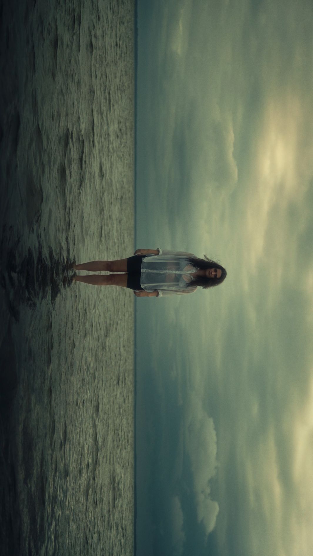 Still waiting... #cinematography #filmmaking #cinematic #colorgrading  @Sony Alpha @LK SAMYANG 