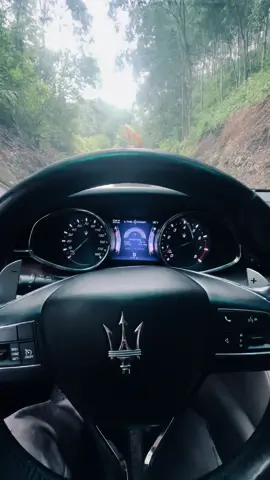 下雨天他们在修路🥴မိုးအေးအေးလေနဲ့🌧️လမ်းပြင်နေတာ#没意思🙃 