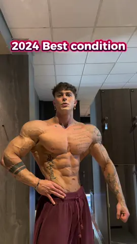 Indovina la % di massa grassa 😏💪🏻👇🏻 • #bodybuilding #bodybuildingmotivation #bodybuilder #mensphysique #mensphysiqueposing #musclemass #shredded #shreddedphysique #physique #posing.