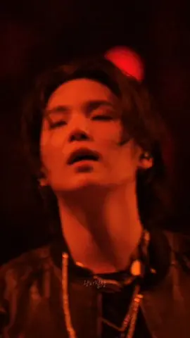 아니 퇴장하는데 이렇게 섹시하다고?????? #bts #suga #민윤기 #agustd #yoongi #agustdtour #fyp 