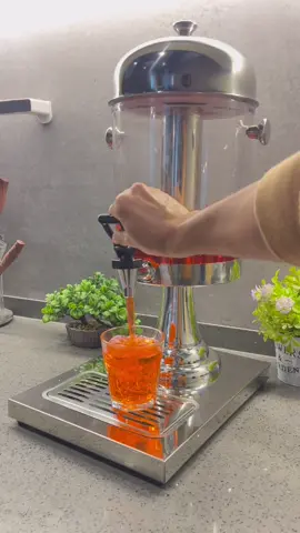Efficient and convenient 8L juice dispenser, perfect for family gatherings, office break rooms, and various parties. Easy to serve, enjoy refreshing flavors effortlessly.🙌🏻🔥 #propappa #tiktokmalaysia #juicedispenser #dispenser #juice 