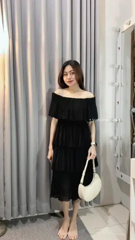 Ahhhh sukaaaaa banget dressnya 🖤