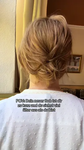Lieblings-Haartrick funktioniert wenigstens noch einigermaßen.. #bobhairstyle #hairdo #shorthairstyle #shorthairgirl #shorthairupdo #updohairstyle #hairtrick #hairtips #hairtok #hairtutorial #hairstyle #hairhacks 
