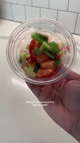 Fruit in cups just taste better #momlife #easylunch #easysnackideas #lifestylecontent #EasyRecipe #sahm #momtok #homemakerlife 