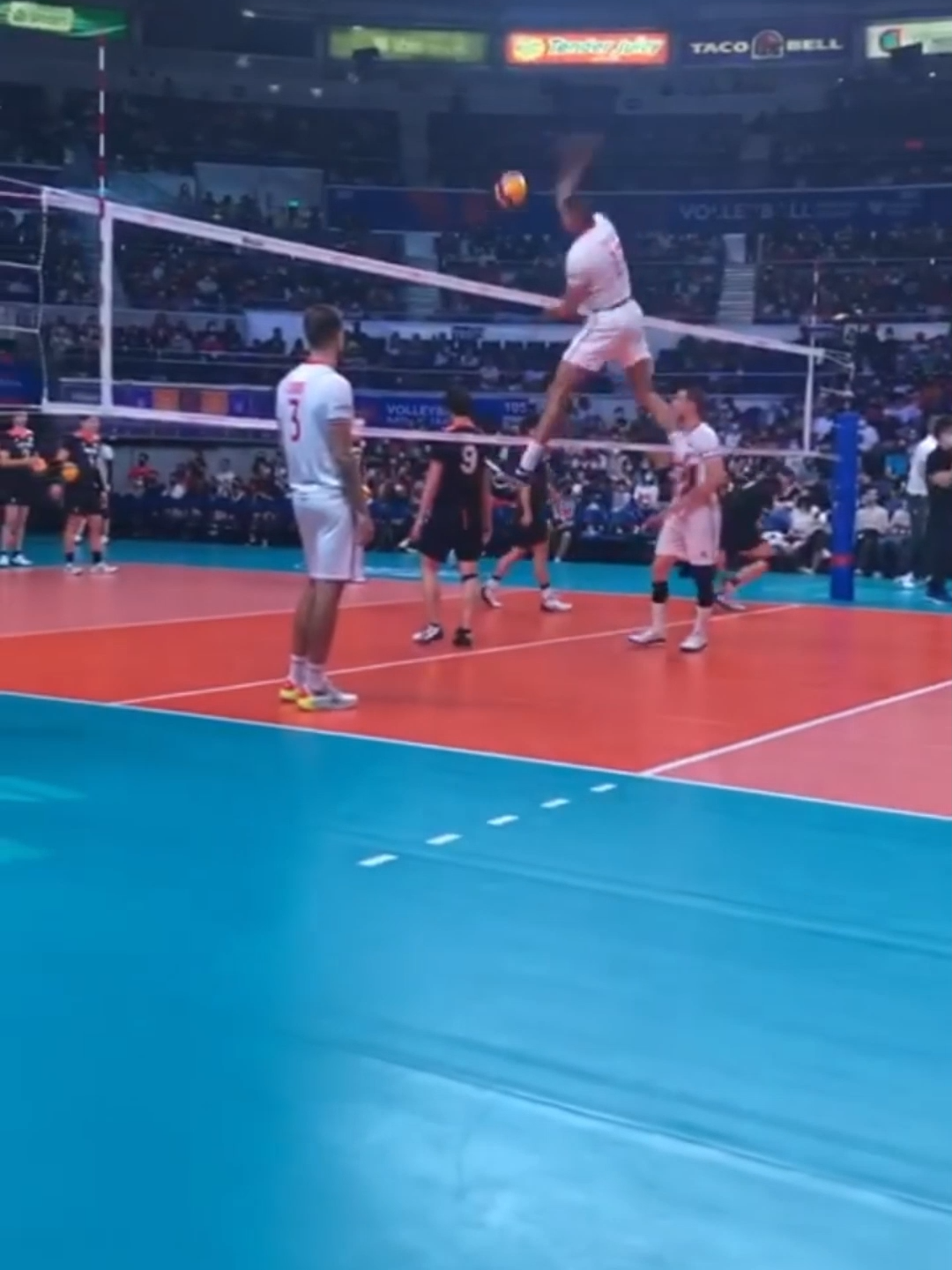 Boyer activated Airplane mode ✈️✈️✈️ #sportstiktok #volleyball #boyer