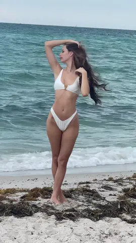 Looking into the distance to see how far you’ve came! Missouri to Florida= Blessed 🥰 #amazingsong #actress #foxnews #miamiswimweek #babesagainstbullying #family #imdb #bigbillionstar #younghollywood 
