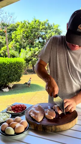 O final 🔥  Essa receita aqui cura uma ressaca que é uma beleza 😂…com ovo caipira então!  🎶 Pagode do alá- Daniel, Cézar & Paulinho   . . . #comida #caldo #caldodeovos #curaressaca #pescaria 
