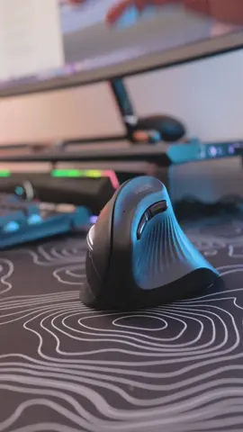 UGREEN Vertical Ergonomic Mouse: The upgrade your wrist has been waiting for. 🖱️✨ #UGREEN #ErgonomicMouse #WorkFromHome #Totokwa