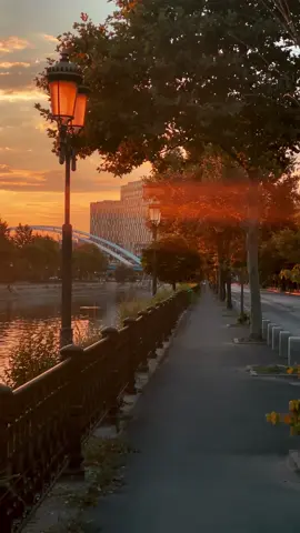 🚶🏽‍♂️Splaiul Independentei 🌇 #romania #bucharest #bucuresti #aesthetic #videography #cinematics #streetvideo #urban #arhitecture #naturelover #sunset 