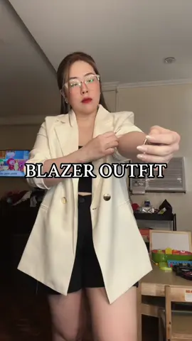 New fave Blazer! 🖤🤍 #blazeroutfit #blazer #plussizeblazer #OOTD #outfitideas #OOTD #momfits #outfitinspo #blazeroutfit #midsizestyle #mommahrhy #mommahrhyfinds #blazerstyle 