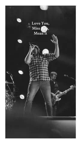 Love hearing y’all sing this one with me #LoveYouMissYouMeanIt  #OnTour