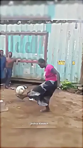 African woman skills 🔥👍😂#africantiktok #africanskills #somaliskills🔥🥶⚽️ #fyp #foryou 
