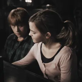 was it casual when you whispered my name in your sleep? #harrypotter #harrypotteredit #romione #romioneedit #ronandhermione #hermione #hermionegranger #hermionegrangeredit #ron #ronweasley #ronweasleyedit #fyp #edit acp aexpecto 
