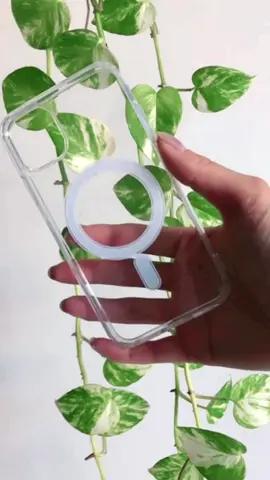 Proteja seu iPhone com estilo e segurança! Capa Magnética Space Transparente Anti Impacto TPU Case:  * Design elegante e transparente: mostre a beleza do seu iPhone sem abrir mão da proteção.  * Proteção contra quedas e impactos: tecnologia anti-impacto testada e aprovada.  * Compatível com carregamento por indução: carregue seu iPhone sem fio sem tirar a capa.  * Botões precisos e fáceis de usar: acesso rápido a todas as funções do seu iPhone.  * Disponível para todos os modelos de iPhone 11 a 15 Pro Max. Não perca tempo! Acesse o link na bio e garanta a sua Capa Magnética Space agora mesmo! #iphone #capinha #proteção #estilo #carregamentosemfio  