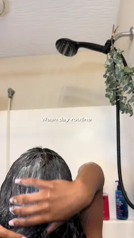 Wash day routine 🫧 #washday #washdayroutine #curlyhair #hairtok #minivlog #hairproducts #curlyhairtutorial #curlyhairroutine #hairroutine #showerroutine #skims #eos 