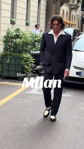 There’s mens fashion and then, there’s MILAN MENS FASHION 😍 you guys already know that Milan has a special place in my heart, and as I always say, the fashion here is like no other 😉  #whatpeoplearewearing #milanfashion #mensfashion