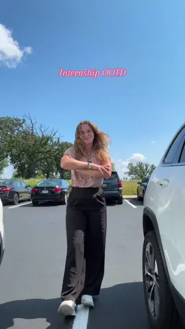 Happy intern summer, glad to be back in busienss casual 🤝🏼 #businesscasual #OOTD #internship #intern #internoutfits #outfitideas #wi #wisconsin #fyp #foryou #foryoupage #corporate #business #oshkosh 