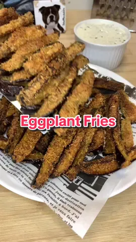 👩🏼‍🍳Recette : 🔥Eggplant Fries - Frites d’Aubergines 🍆 - 🇫🇷📌INGRÉDIENTS :  • 2 Aubergines 🍆  • 1/2 tasse de chapelure🍞 • 1/2 tasse de parmesan🧀 • 1 cc paprika 🌶️  • 1 cc ail 🧄 • 1/2 cc poivre 🖤 • Sel 🧂 • 1 cc origan ou thym🌿 • 3/4 cs Huile 🌻 - 🇬🇧📌INGREDIENTS: • 2 Eggplants 🍆  • 1/2 cup breadcrumbs🍞 • 1/2 cup parmesan🧀 • 1 tsp paprika 🌶️  • 1 tsp garlic🧄  • 1/2 tsp pepper 🖤 • Salt🧂  • 1 tsp oregano or thyme🌿 • 3/4 tbsp Oil 🌻 - #EasyRecipe #Recipe #FoodTok #LearnOnTikTok #foodtiktok 