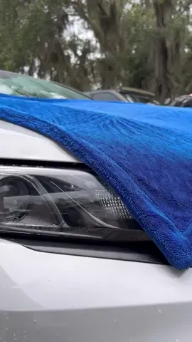 Definitely my favorite towel off the tiktok shop! 1600 GSM and high quality!⭐️👌 #cardetailing #carcare #behindthescenes 