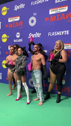¡Mis pajaritxss! 🐦🐦Vean nada más quién está llegando a la #GreenCarpetMTVMIAW! 👀🔥😮‍💨 #MTVMIAW2024 el 13 de julio 9PM 🇲🇽 l 12AM 🇦🇷 por MTV y PlutoTv 🌈⭐️