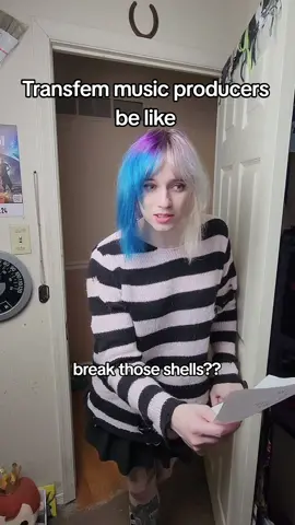 What genre even is this? Please give it a name Lol #trans #transgender #transfem #mtf #transmeme #transfemslideshows #mtfmemes #transition #comingout #closeted #transtimeline #hrt #🏳️‍⚧️ #transmusician #weirdcore #hardcore #breakcore 