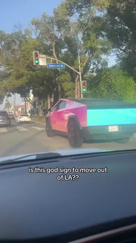 HELP #cybertruck #elon #losangeles #anotherlevel
