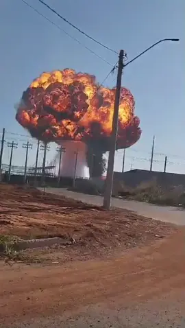 Curto circuito e explosão de transformador  #viraltiktok #eletrica #manutencion #eletrotecnico #manutencao 