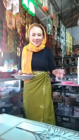 #fyp#marimakan sambil jadi kasir😋