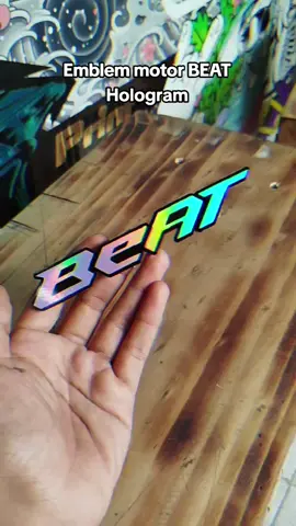 Promo!!! emblem motor BEAT Hologram, dengan double tape busa bisa langsung tempel di body dengan tenang #beat #beatindonesia #hondabeat 