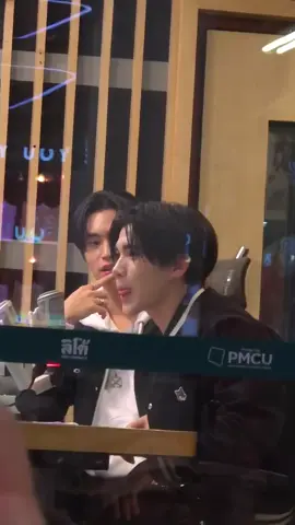 Fod is impressed that Jem sticks out his tongue like a snake, but it's cute. Haha. Haha. Look at what Food did and Jem did. 🤣😛👶🏻 GF CONCERT PRESS TOUR #Flex1045xGeminiFourth  #fourthnattawat #gemini_nt #geminifourth . Credit @เ ป้ ว🌻ʕ•ᴥ•ʔ ||| 
