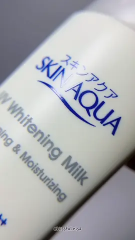 Sunscreen yang sudah banyak direkomendasikan oleh beauty guru dan para ahli *ੈ𑁍༘⋆ Skin aqua UV Whitening Milk SPF 50 PA++++ dry skin and sensitive friendly ༘⋆✿ berbeda dari yang biru, yang ini punya sedikit efek tone up tapi tetap aman dari whitecast 😍 ❣️ #sunscreen #skinaqua #skinaquasunscreen #skincare #rekomendasisunscreen #ugc #ugccreator #reviewskincare #fyp #fyppppppppppppppppppppppp #fypage #iklanproduk 