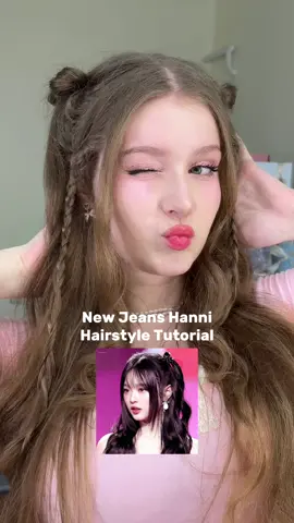 @NewJeans Hanni Hairstyle Tutorial 💘 The little hair bows are absolutely ADORABLEEE😭 tags: #kpophairstyle #hairstyletutorial #hanninewjeans #hannihairstyle #idolhairstyle #coquettehairstyles #hairstyleinspo #hairstyleoftheday #hairstyles #hairstyle 