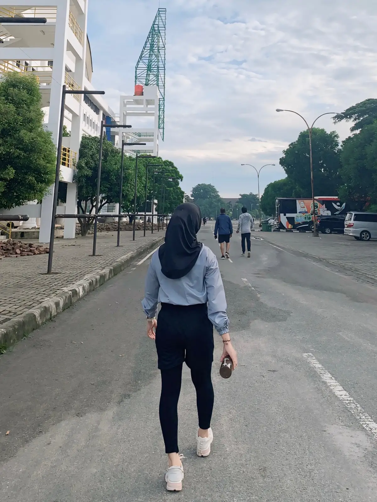 dibalik tubuh yang sehat, terdapat jiwa yang cape haha #jogging #pelarikonten #polahidup #sehatitumahal #sehatbugar #joggingsore #joggingoutfit #outfitolahraga #sehat 