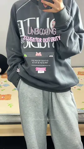 Mặc ấm hơn người yêu ôm luôn á mấy ní =)) #unisex#ouritysweater#diyereview #xhtiktok #xuhuong #unboxing #hellodituyet #xh #unbox #thoitrangnamnu 