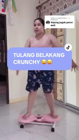Replying to @AdeliaSofea✨ yeahhh best ke best?😜😜 bila start je buat tulang belakang auto crunchy 🫢 korang kena tryyy #twistingplatpinggang #twisting #waisttrainer #fyp #training 