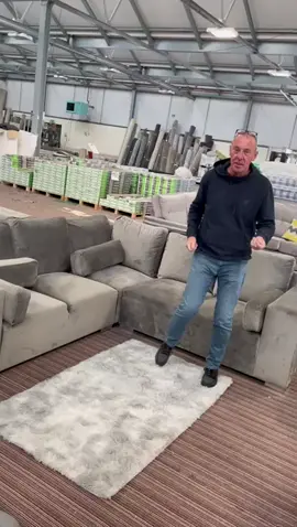 Petes got that friday feeling! £299 corner sofa! COLLECTION ONLY #clearancefinds #bargain #sofas #supersale #clearancefurniture 